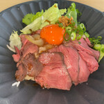 地産地消食堂 アカギメシ - 赤城牛のローストビーフ丼　1070円！