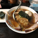 軽井沢 中華そば 無二 - 特製中華（醤油）とチャーシューおにぎり