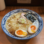 めん処 樹 - 塩らあ麺¥850、味玉¥100
