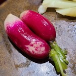 鮨匠 のむら - ㉙浅漬け廿日大根
      消化の助けになる浅漬け廿日大根、すっきり爽やかな漬け具合です