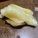 鮨匠 のむら - ㉘ガリ
      終盤に登場なので普通とは異なりますが、口の中をスッキリさせてくれます。