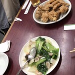 Chuukaryouri Touen - 名物の唐揚げ、野菜炒めだったかな？