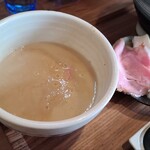 ラーメン 健やか - 見るからにドロっとしたつけ汁です。魚の香りが結構キツイです。