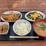 大衆食堂半田屋 -  サバの南蛮漬け、菜の花炒め、里芋煮、豚汁、めしの並