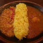 クワイエットビレッジ・カレーショップ - ダルとチキンカレー