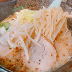 鹿児島ラーメン 薩摩 - 麺は細く柔らかい