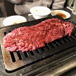 焼肉・ホルモン酒場 とろにく - ヤリ過ぎ大判ハラミ