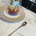 ピエール・エルメ・パリ - クープ グラッセ フレーズ エ ピスターシュ