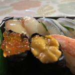 無添くら寿司 - 上段は　極み熟成桜鯛230円　さより115円