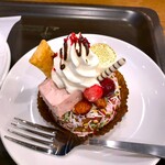 スターバックスコーヒー - ミックスパフェケーキ。590円