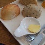 カチコチカフェ - パン３種（黒糖、プレーン、黒胡麻）