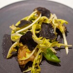 レストラン オオツ - 2023.3 北海道産エゾアワビ フランス産タンポポ フランス産黒トリュフ イタリア産グリーンアスパラガス