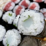Hikari Sushi - 大葉のアクセントが絶妙ないか巻き