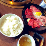 Kuroge Wagyuu Yakiniku To Honkaku Motsunabe Sanju - 