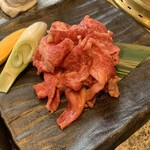 Yakiniku Wagyuu Shokudou - 国産牛炙りカルビ…税込1580円