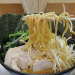 ラーメン 三亀 - 麺リフト