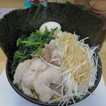 ラーメン 三亀 - 特三亀らーめ＋キャベツ＋ネギ