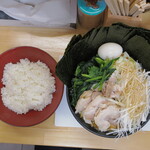 ラーメン 三亀 - みよ、この盛りの良さ