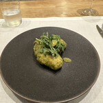 シャントレル - ❸カキの春菊揚げ、白子のフリット。