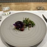 シャントレル - ❺メジマグロ、ホタルイカとタゼリ、蕗のとうのサラダ仕立て。