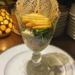 和フレンチバル村塾 屋根裏 別邸 - ●飴色玉ねぎのムース
      玉ねぎクッキー、ムース、マドレーヌ、チュイル
      ベビーリーフ