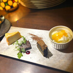 和フレンチバル村塾 屋根裏 別邸 - ●デザート3種盛り（サービス＋1種）
      ヨーグルトアイス、チョコテリーヌ、きな粉チーズケーキ、黒胡麻パウンドケーキ