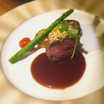 和フレンチバル村塾 屋根裏 別邸 - ●大麦牛うわみすじのローストソースポートワイン
      ミニトマト、アスパラ、茄子、ズッキーニ2種