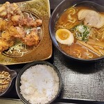 五味八珍 - 鶏のからあげセット