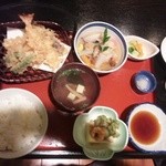 Yotteketei - 定食。天ぷらは揚げたてを運んでくれます。