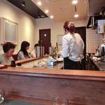 Mon Petit Cochon Rose - 店内のカウンター席の風景です