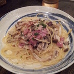 Italian Pasta BAMBINA - ベーコンとキノコのクリームソース
