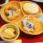 Hiwasaya - 海山ごはんの小鉢3種と漬物