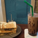 genuine - アイスカフェモカ+サンドイッチ