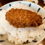 えくぼ家 - ご飯の上にのせてみる
これで大きさが分かるはず