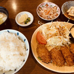 えくぼ家 - カキフライ定食＝950円