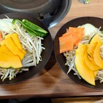 松尾ジンギスカン - 野菜もモリモリです(*´ω｀*)　器がラーメン丼みたい