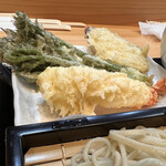 乙蕎麦 - 天ぷら（3種）タラの芽・海老・さつまいも　¥400-