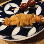 ワインと串とおばんざい うさぎの焼鳥 - 鶏皮