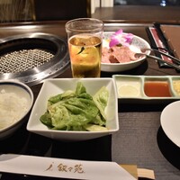 叙々苑 新宿小田急ハルク店 - 卓上の様子