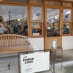 POMPON CAKES - お店入り口