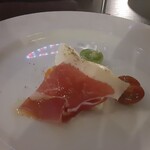 部位ごとに調理法を変える豚肉専門店 グロワグロワ - 