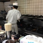 Gyouza No Oushou - 男前な有馬店長はいつも全体を気にかけられています。2013.7.14(日)12時半　初訪問　天津飯　餃子　焼飯　千円　食べ過ぎ(^_^;)