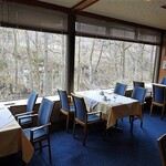 フレンチレストラン ベルビュー - レストランの内観です