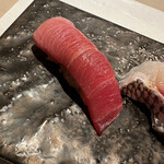 寿司と日本料理 銀座 一 - マグロの中トロ