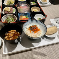 創作料理 FANCL令和本膳 - 『いくらごはん』
                      『七福いなり(プレーン)』
                      『味噌汁』