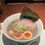 酒肴場 屯 - 濃醇煮干し蕎麦（味玉入り）¥950