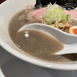 酒肴場 屯 - さらっとした口当たりでしっかりビターなニボスープ