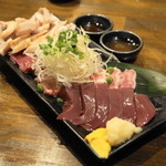 豚小家 - 2013.7 もつ刺し5点盛り（1,200円）手前から豚のレバ、タン、ハツ、ガツ、リンゲル