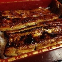 石ばし - うな重　上(3500円)　力強い焦げ色していますが、やわらかい！