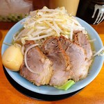 ラーメン 盛太郎 - チャーシュー麺（野菜マシマシ、ニンニク、薄味）950円